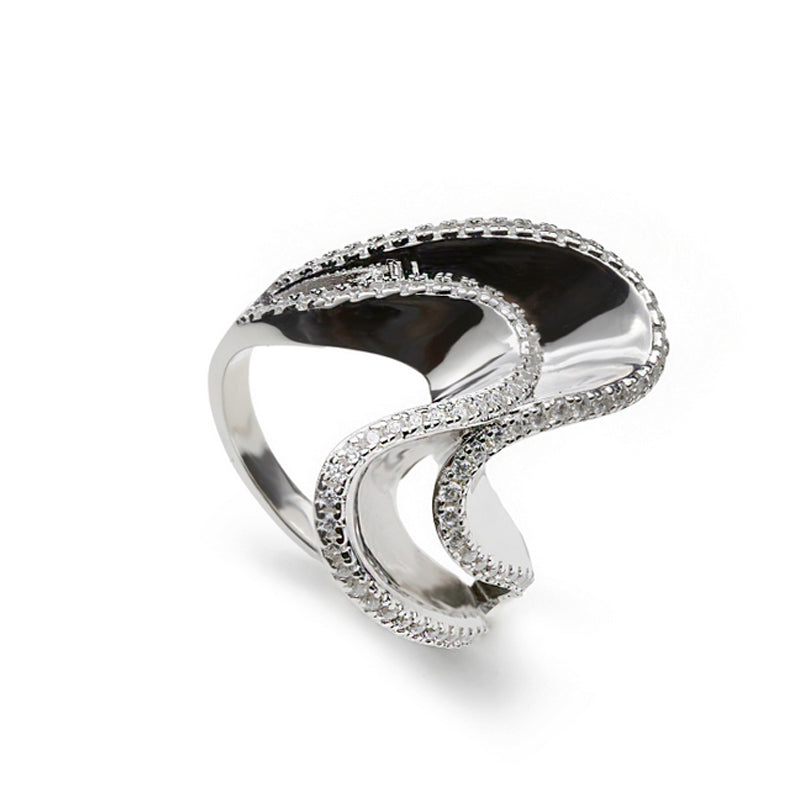 Anillo grande de plata con circonitas diseño ola