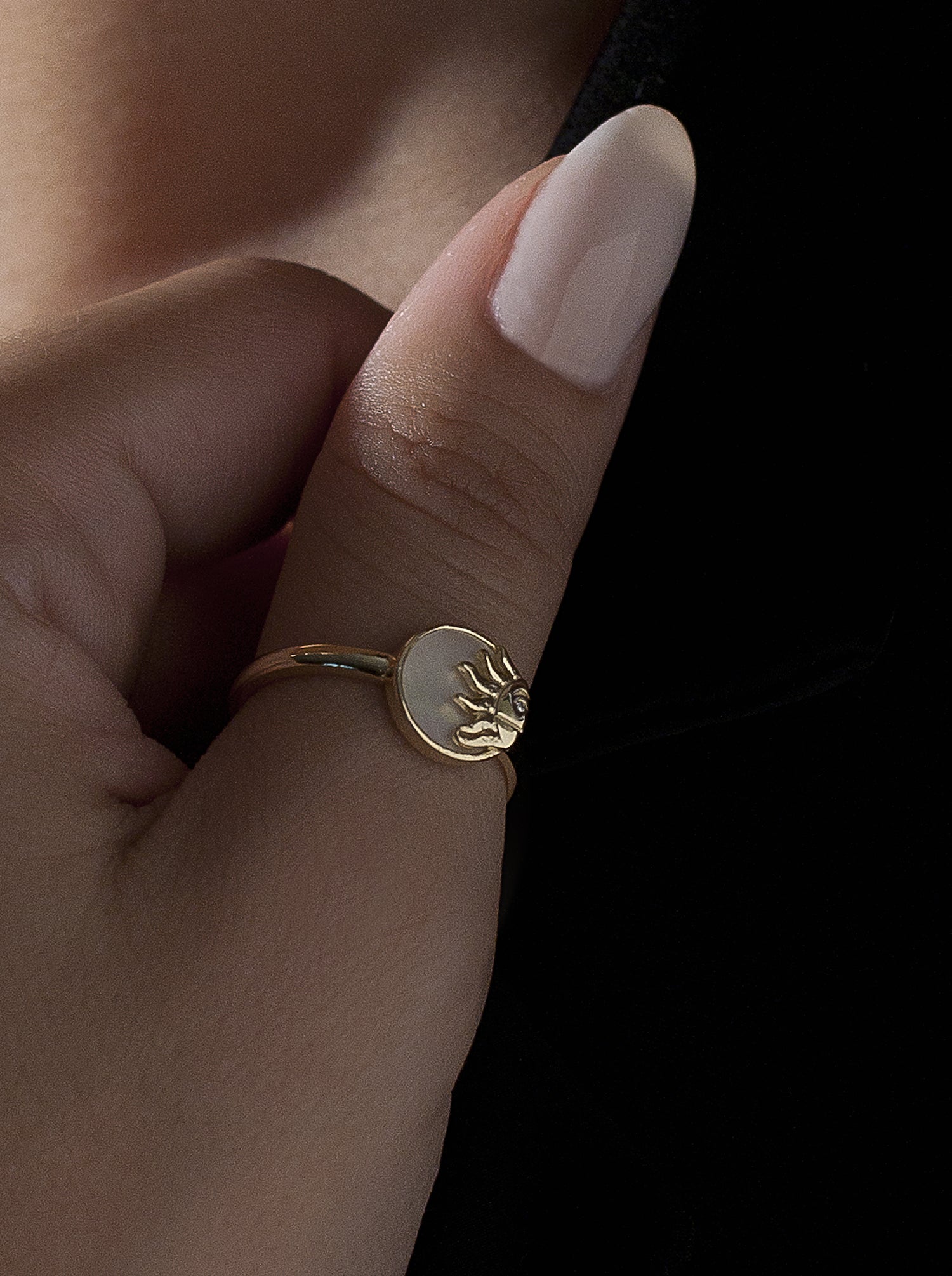 Anillo sello de plata diseño solar con nácar-LINEARGENT