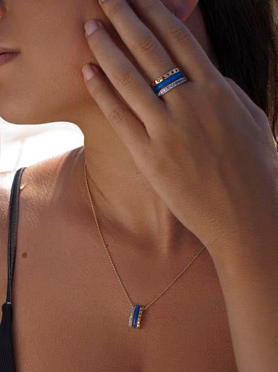 Anillos anchos diseño combinado de esmalte azul y gemas