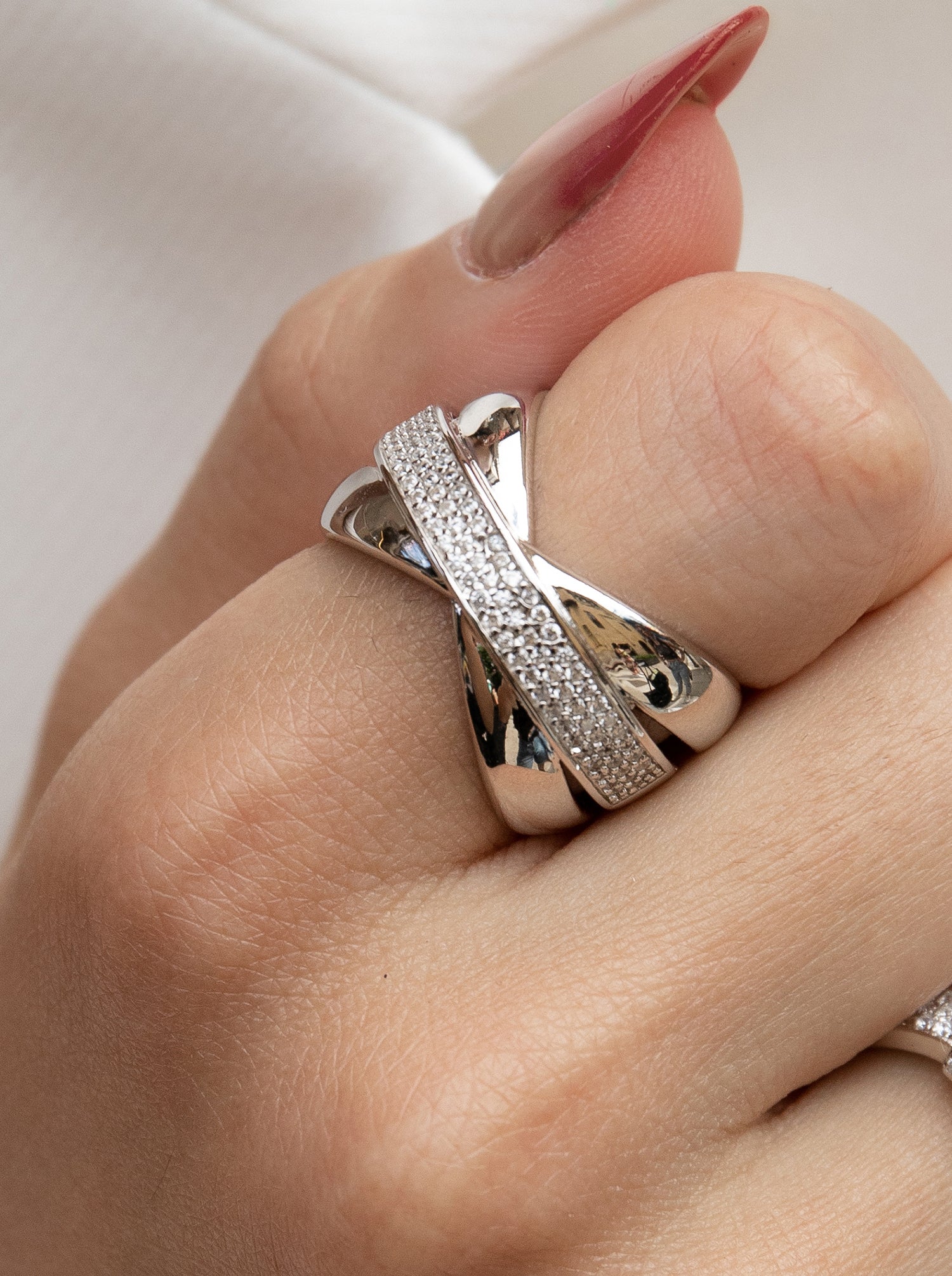 Anneaux zircons de argent avec design croix