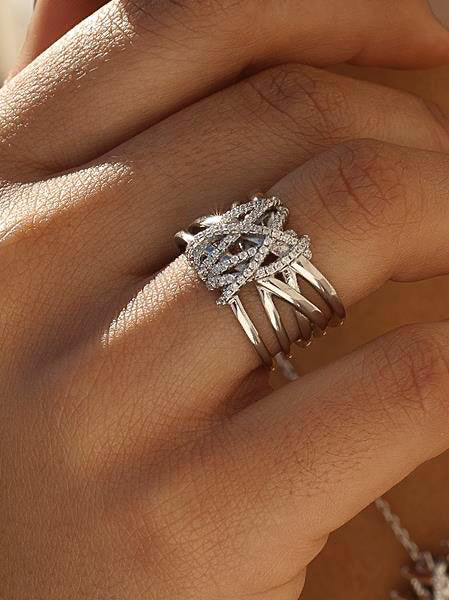 zirconias Rings design central knot motive