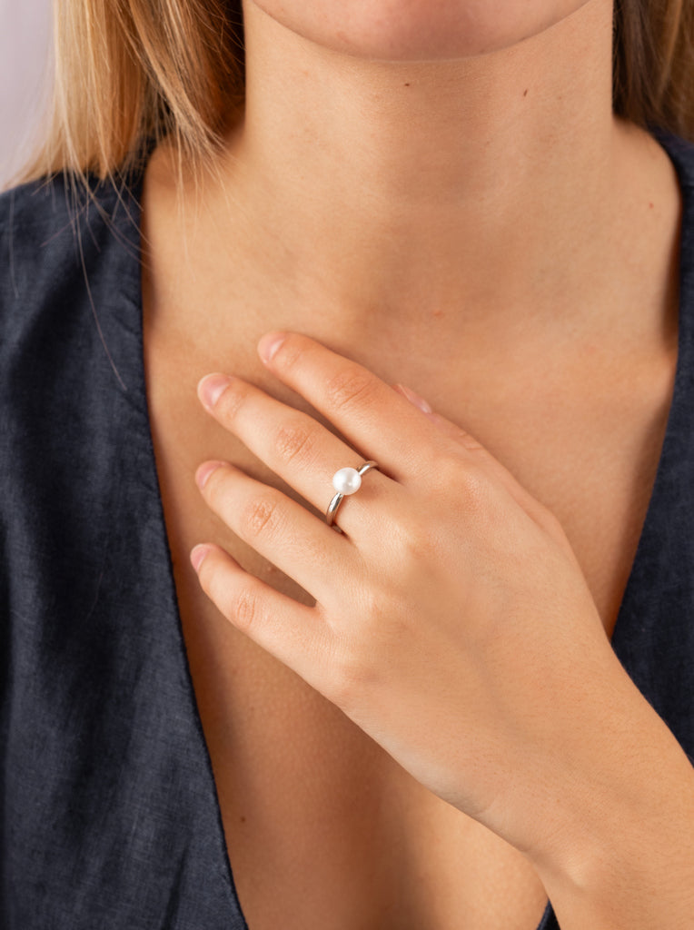 Anillos con perlas de plata de diseño clásico y sofisticado