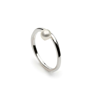 Anillos con perlas de plata diseño fino y minimalista