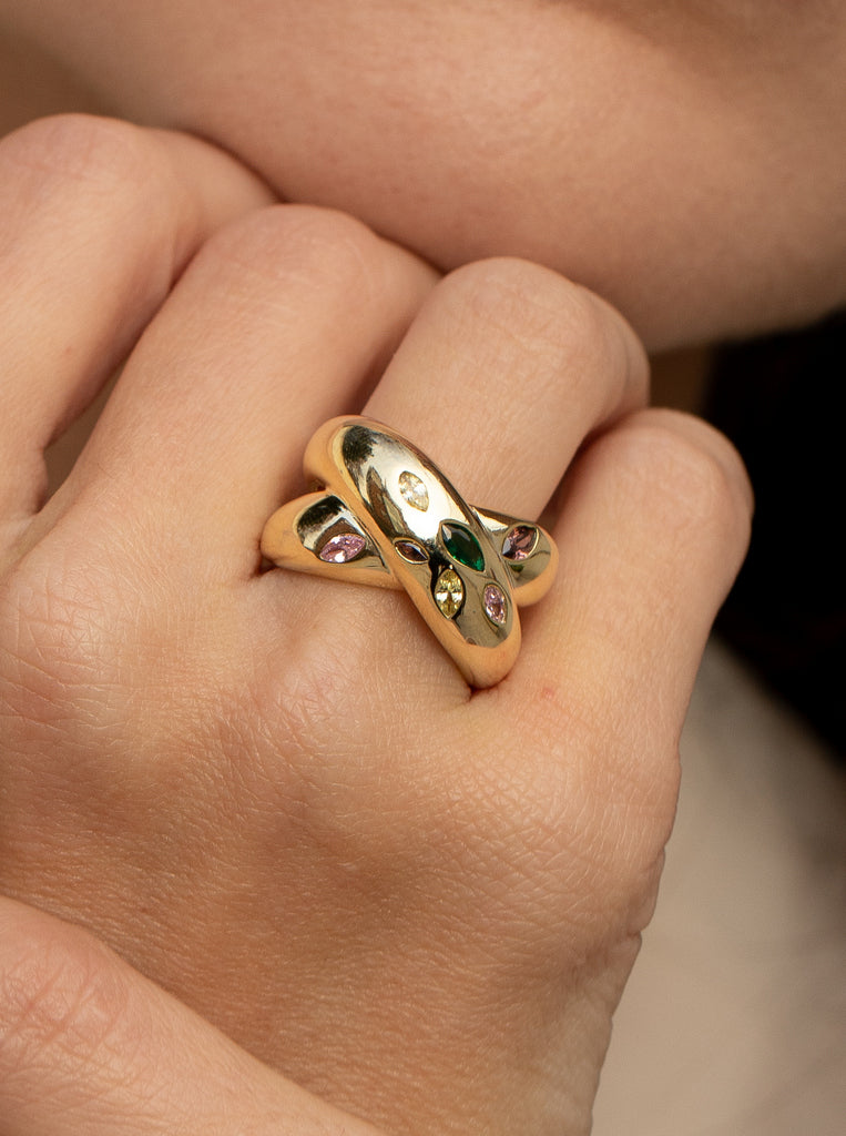 Anillos con piedras con diseño cruzado en dorado-LINEARGENT