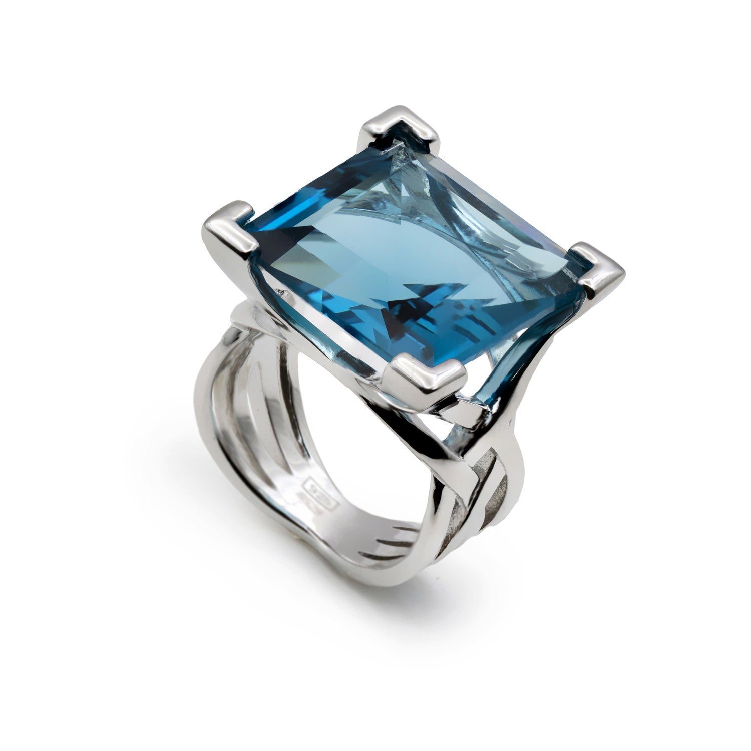 Anillos con piedras en tono azul de corte cuadrado-LINEARGENT