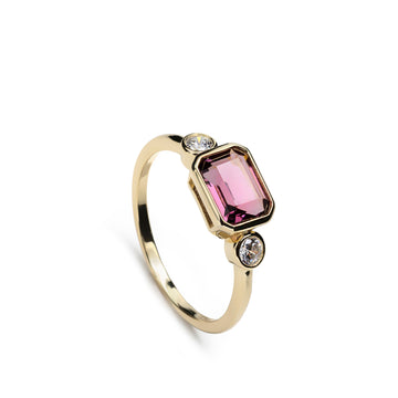 Anillos con piedras talla esmeranda tono fucsia y dos circonitas