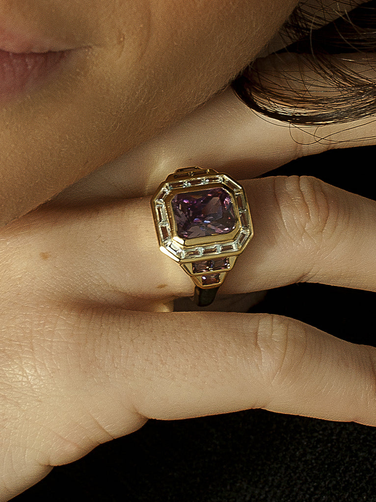 Anillos con piedras tono púrpura en talla radiante-LINEARGENT