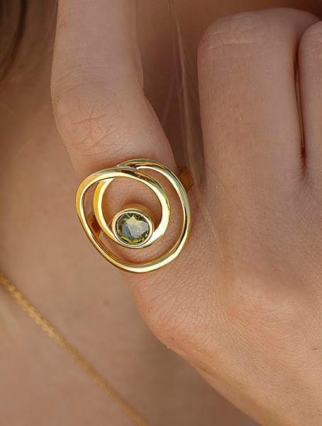 Anillos de diseño espiral con centro de circonita verde-LINEARGENT