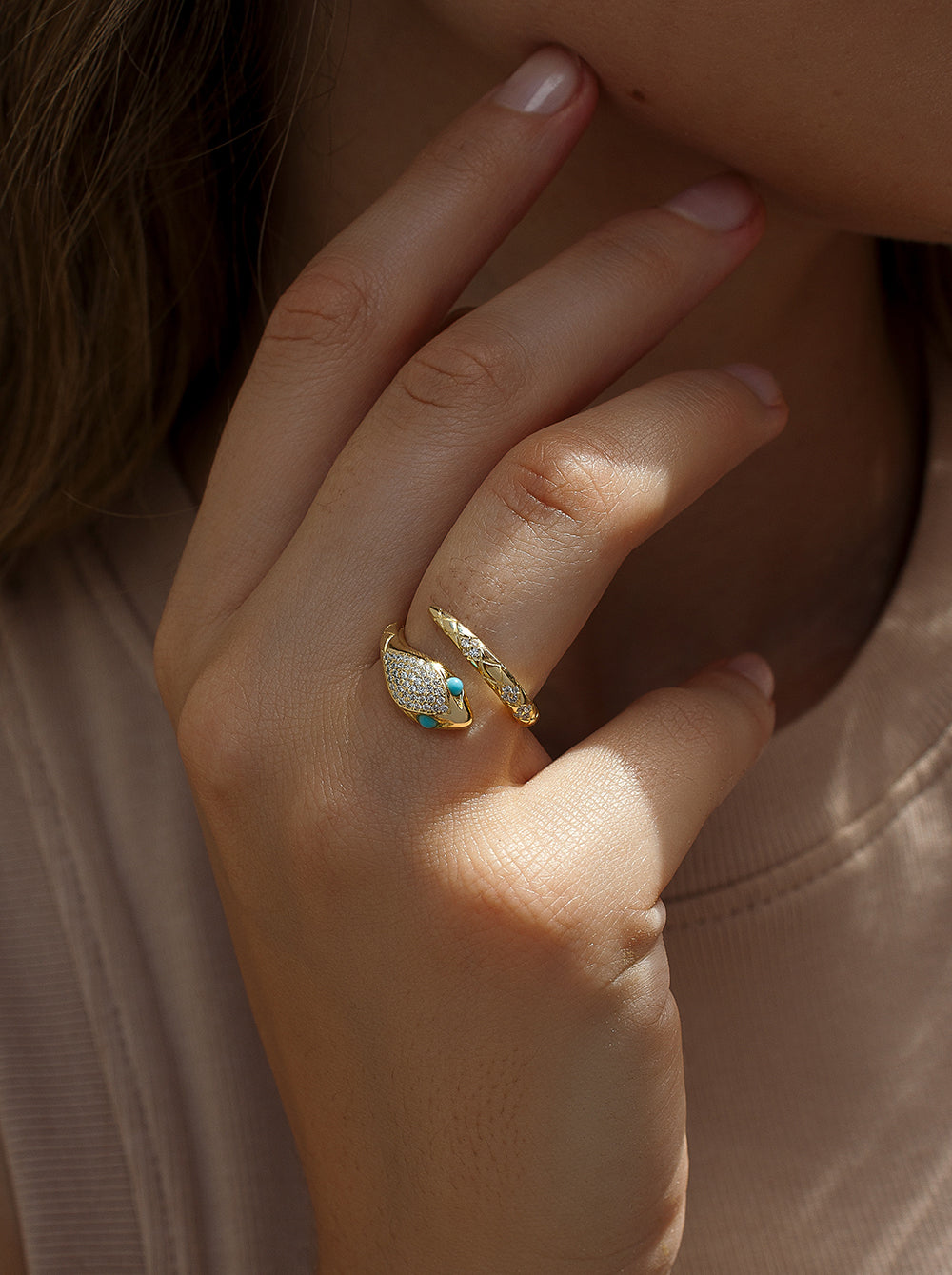 Anillos de diseño motivo de serpiente entrelazada y circonitas-LINEARGENT