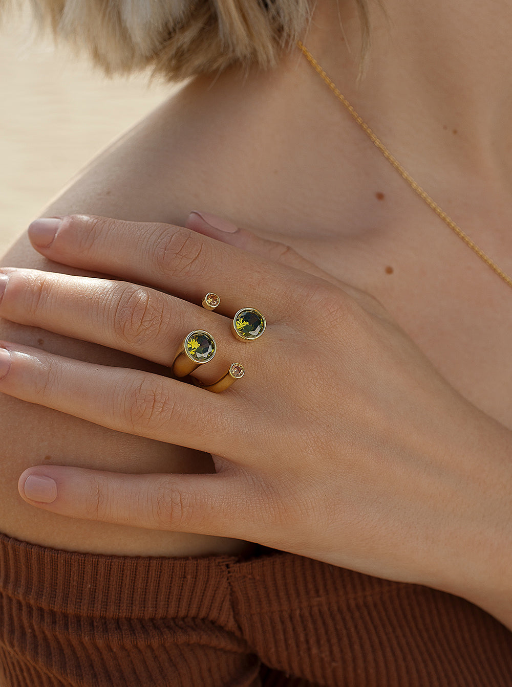 Anillos de diseño naturaleza con gemas verdes-LINEARGENT