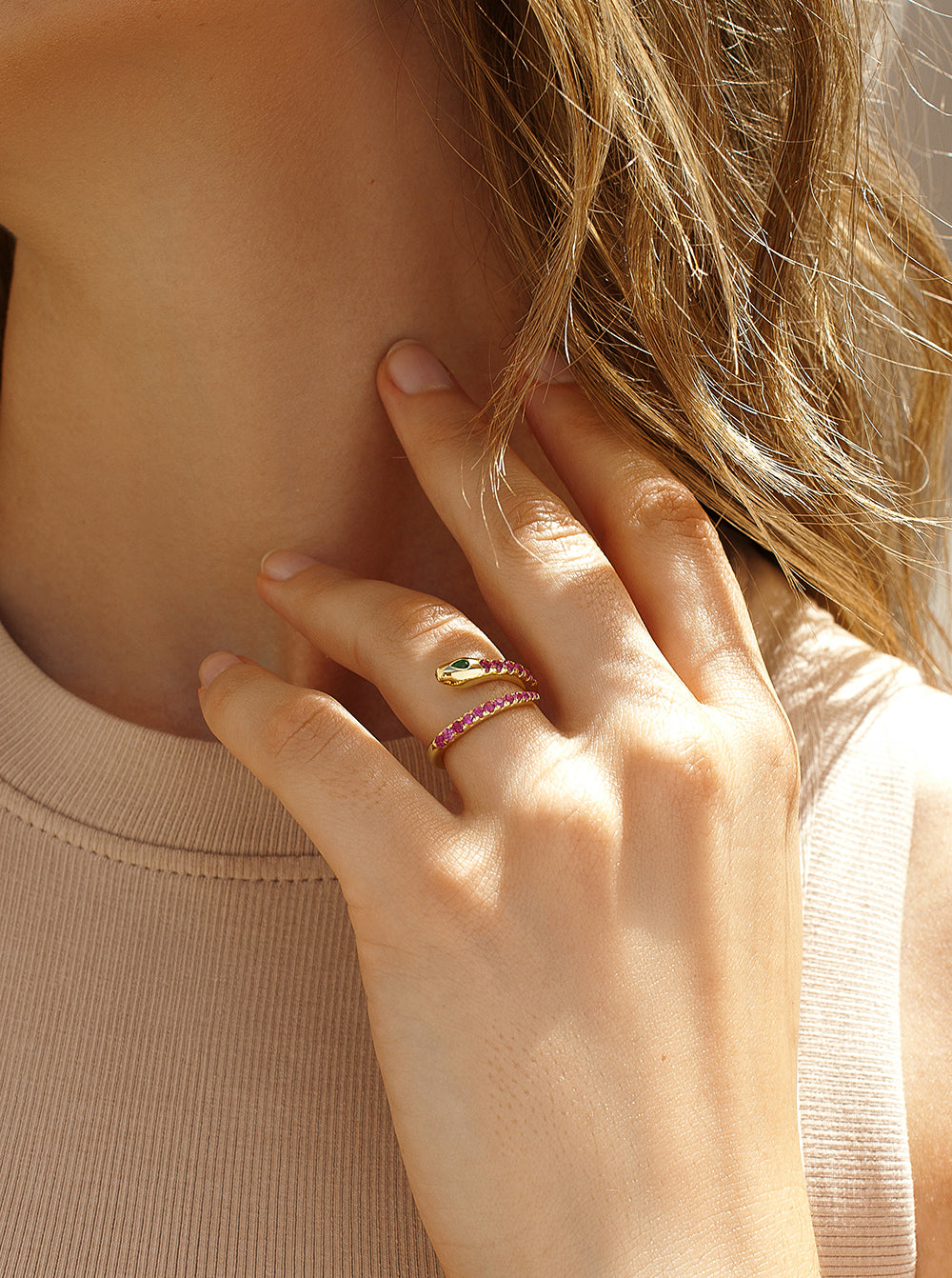 Anillos de diseño silueta de serpiente con circonitas púrpura-LINEARGENT