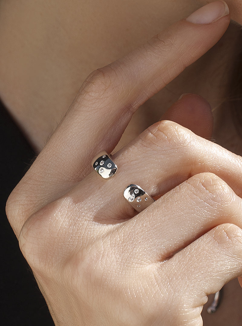 Anillos de plata diseño abierto con detalle circonitas-LINEARGENT
