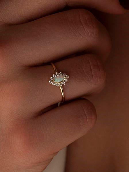 Anillos finos de plata bañada en oro con ópalo y circonitas diseño floral-LINEARGENT