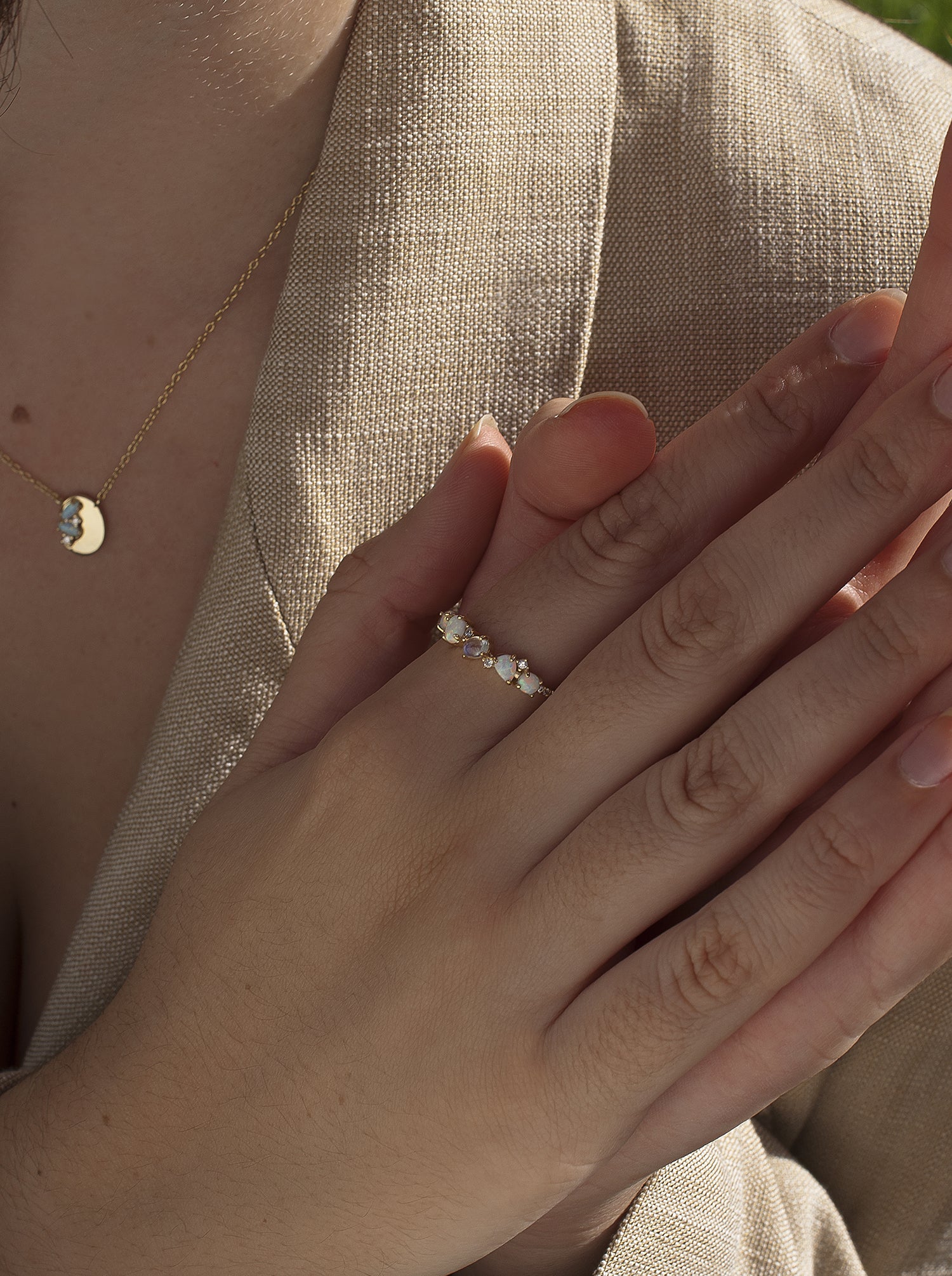 Anillos finos de plata bañada en oro diseño opalos y circonitas