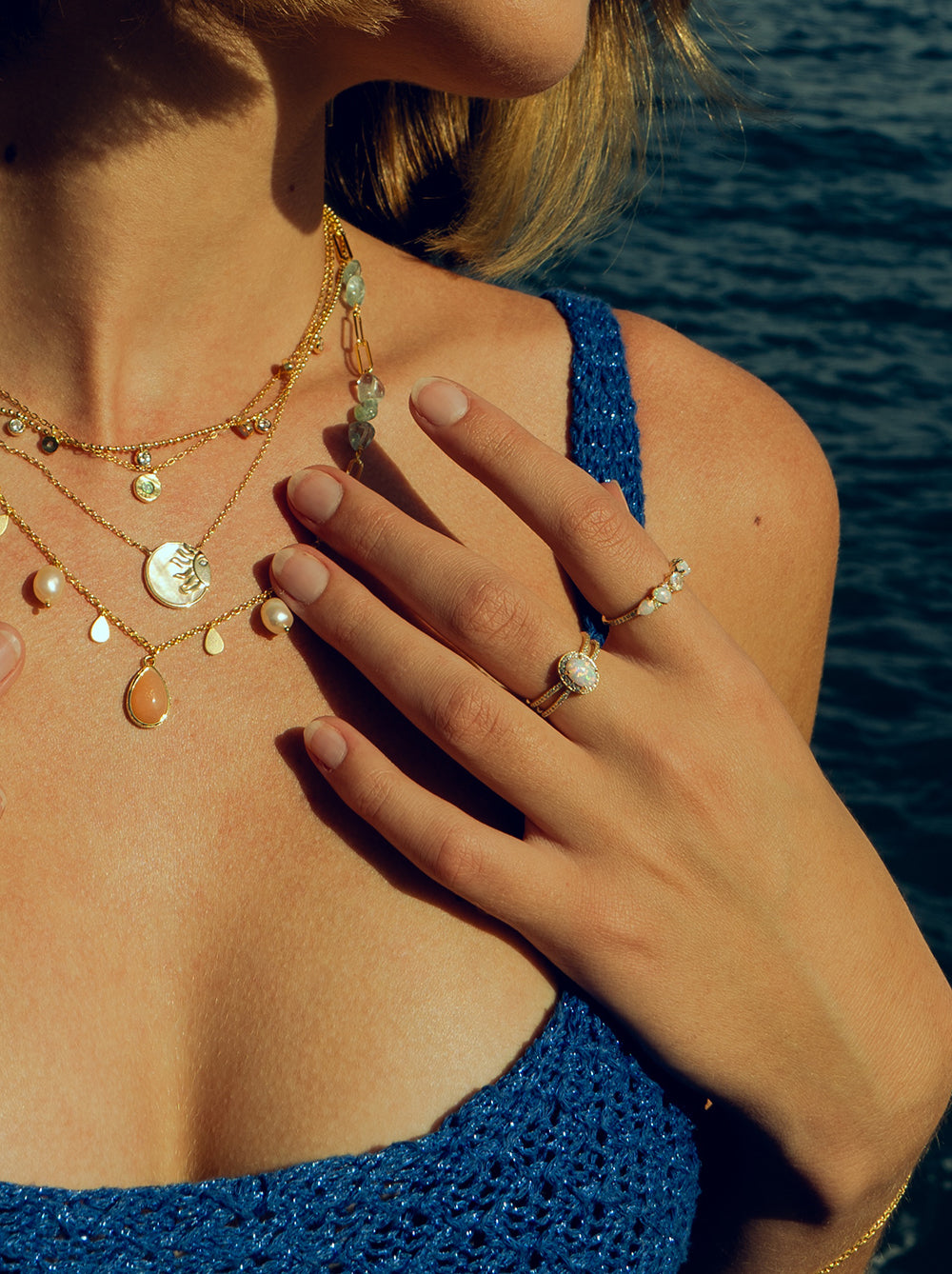 Anillos finos de plata bañada en oro diseño opalos y circonitas