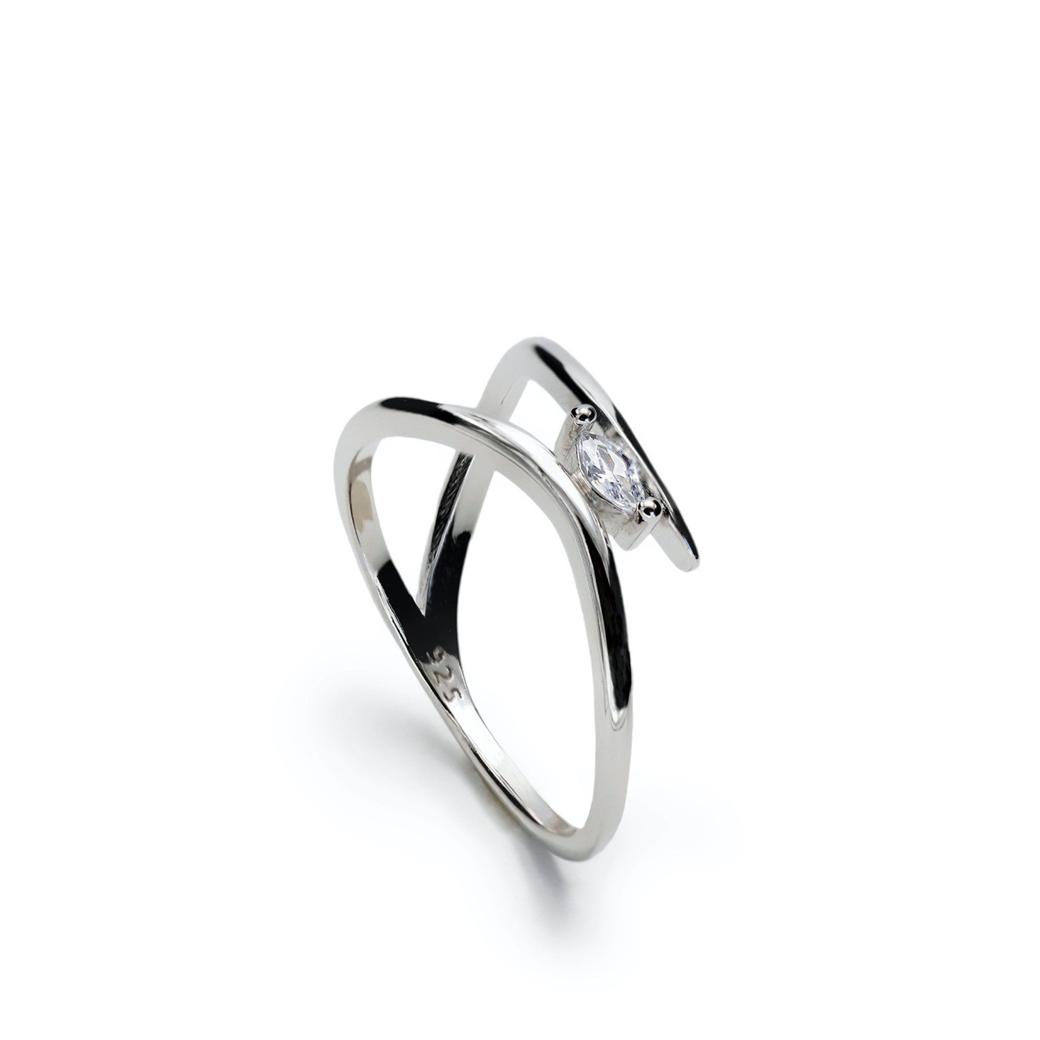 Anillos finos de plata de estilo curvilíneo con circonitas talla marquesa