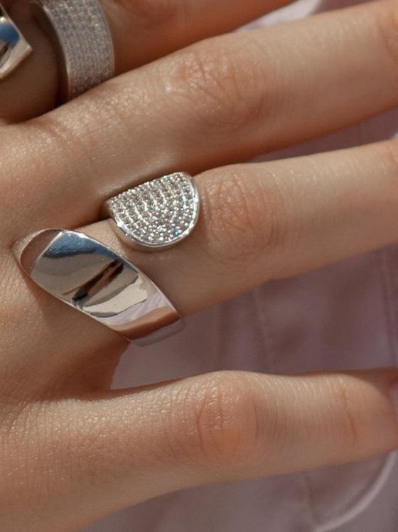 grandes anneaux design irrégulier ouvertavec zircons