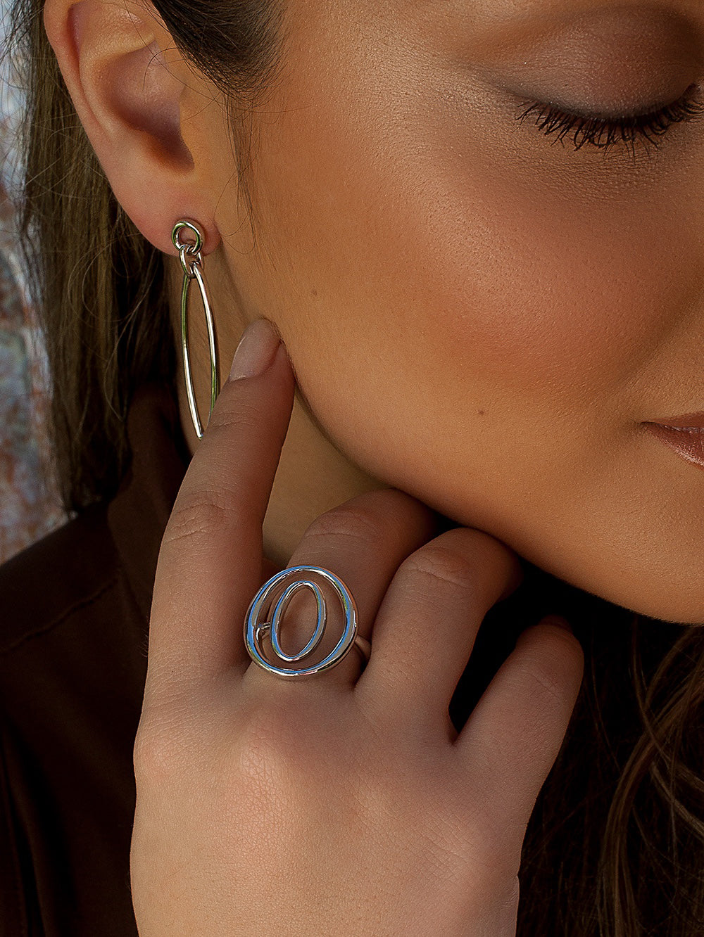Anillos grandes en forma de dos circulos ovalados y plata lisa-LINEARGENT