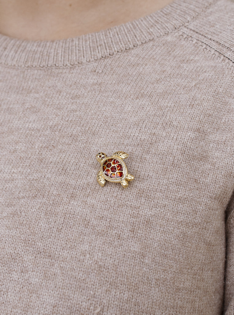 Broche con circonitas y esmalte en forma de tortuga