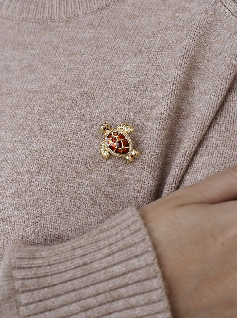 Broche con circonitas y esmalte en forma de tortuga