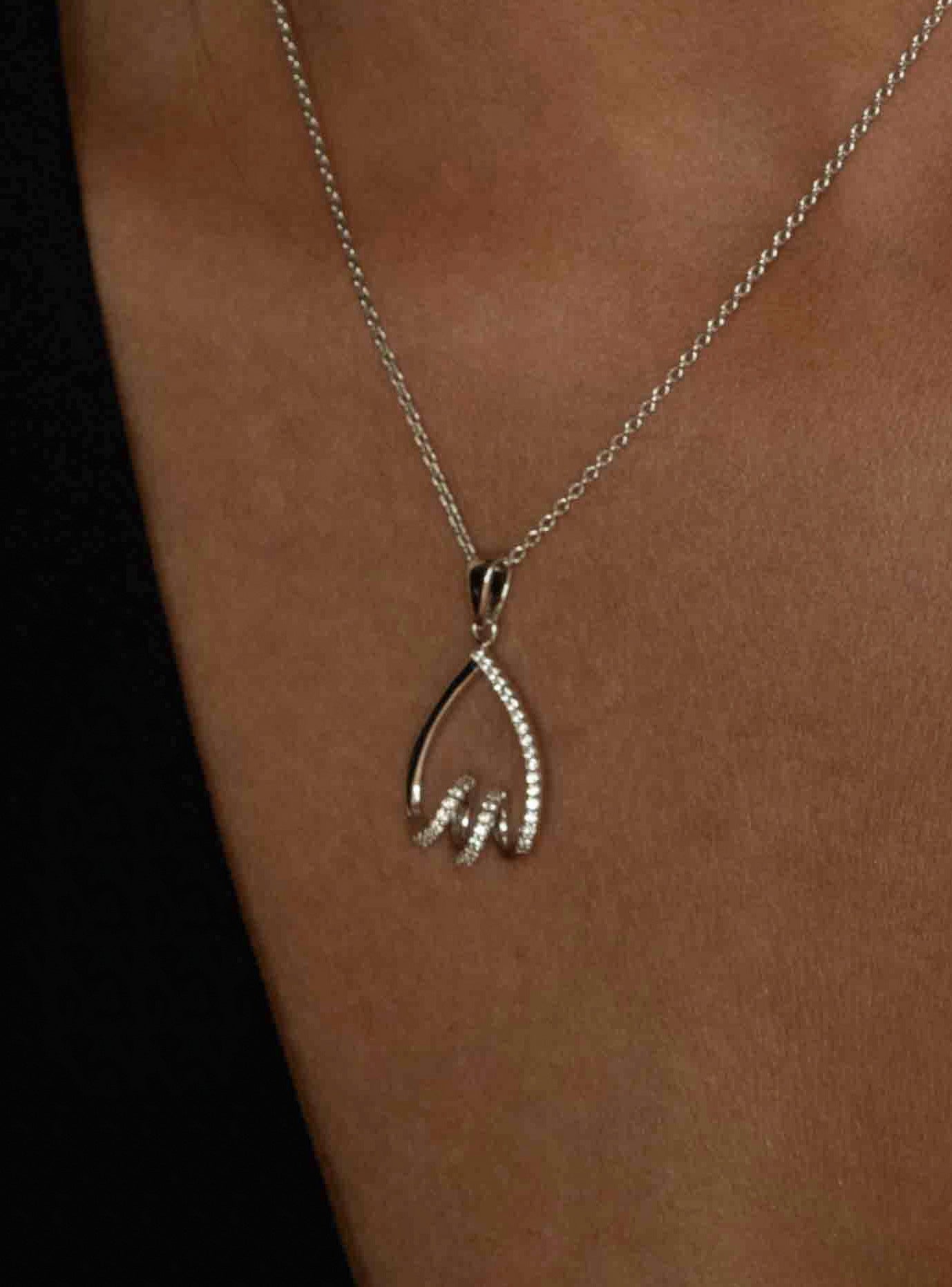 pendentif brillante avec design elegante et moderne