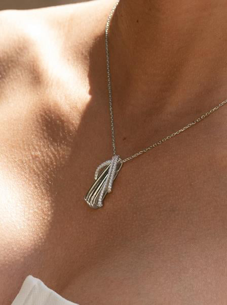 pendentif brillante argent detail croisé avec zircons