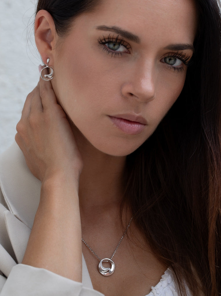 Colgante brillante diseño oval estilo caracola