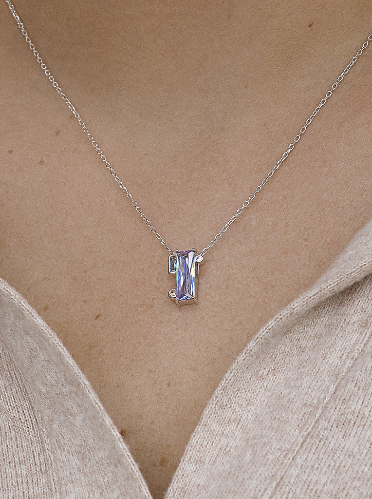 Colgante pequeño de plata con diseño geométrico-LINEARGENT