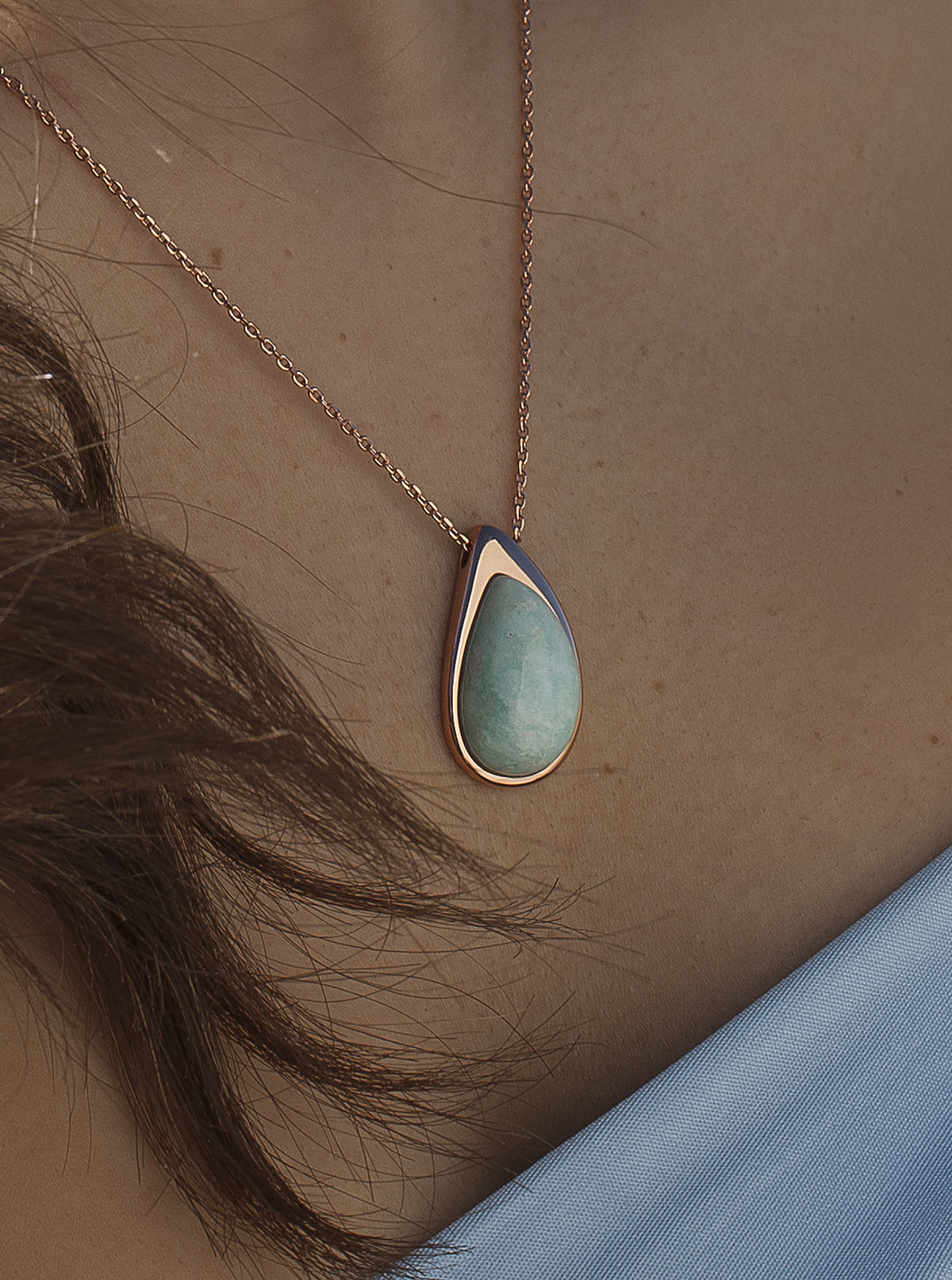 Collar con piedra aquamarina en forma de gota-LINEARGENT