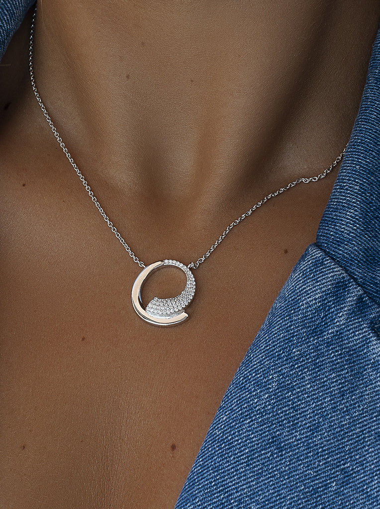 Collar de plata con circonitas diseño circular