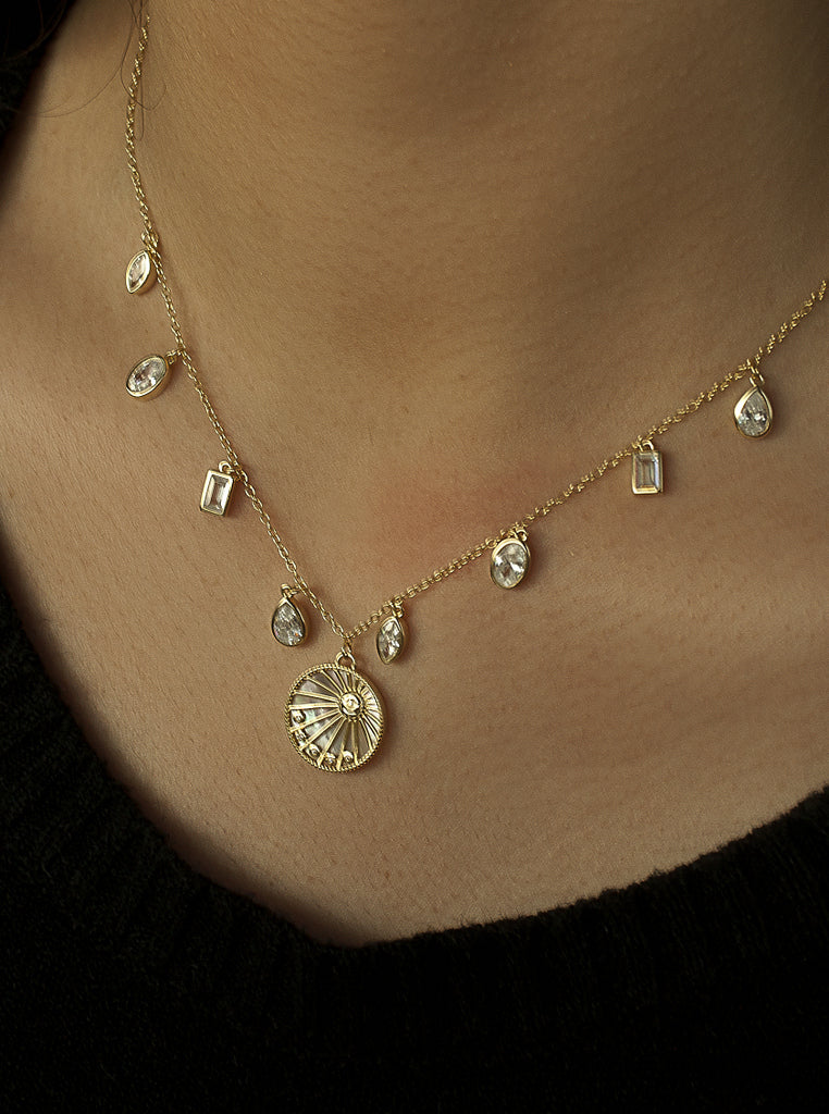 Collar medalla dorado diseño celestial y elegante-LINEARGENT