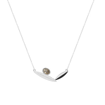 Collares con piedras labradorita en diseño de hojas