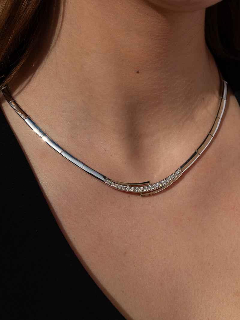 Collares fiesta de plata de bandas laterales inacabadas con detalle central de circonitas-LINEARGENT