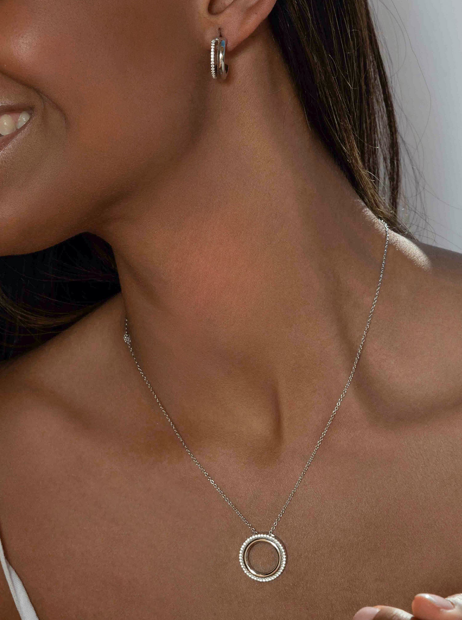 Collar circulo doble con circonitas