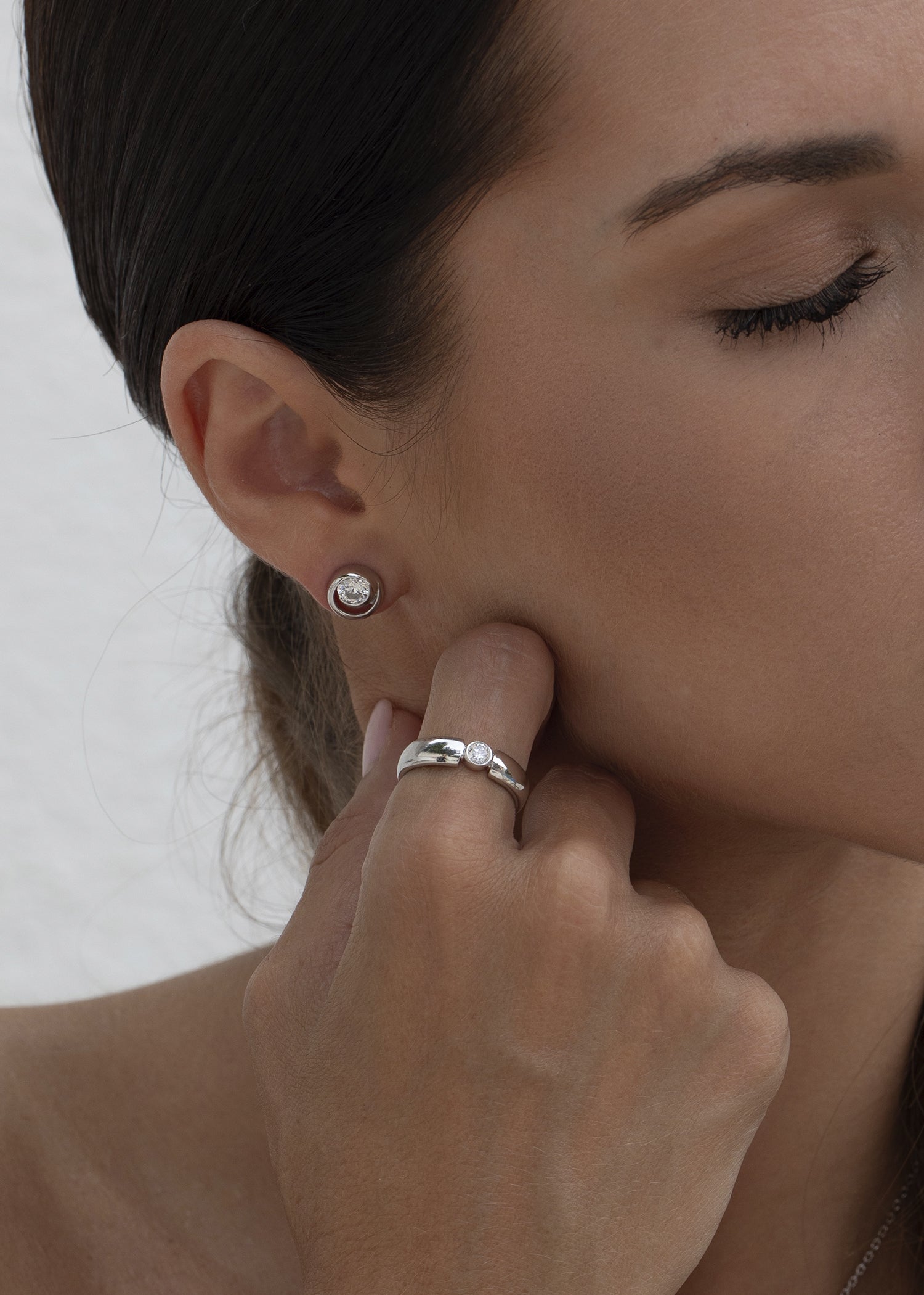 Zirconia rings with a minimalist and elegant design