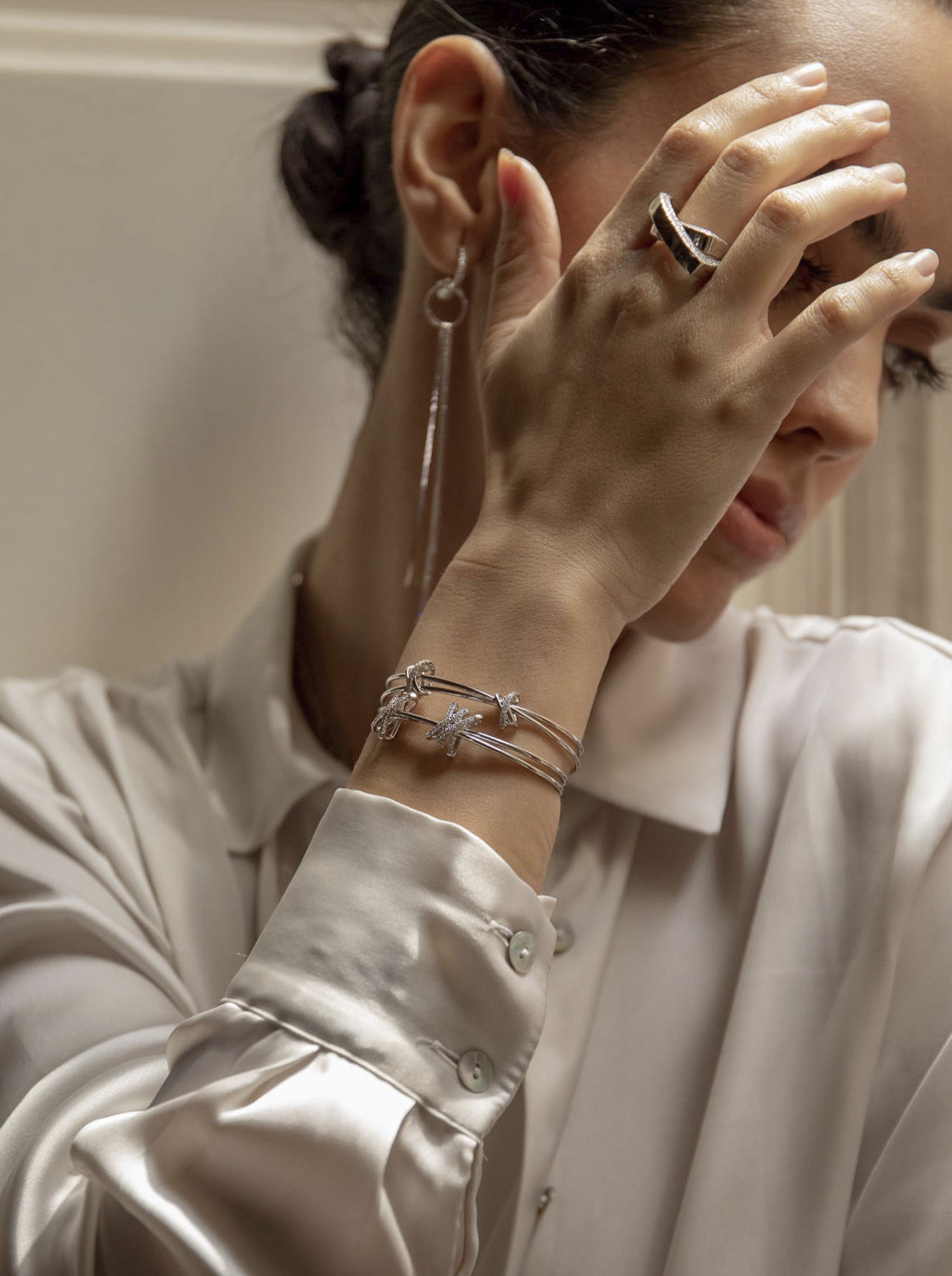 Pulsera esclava de plata diseño doble grapa de circonita y plata lisa
