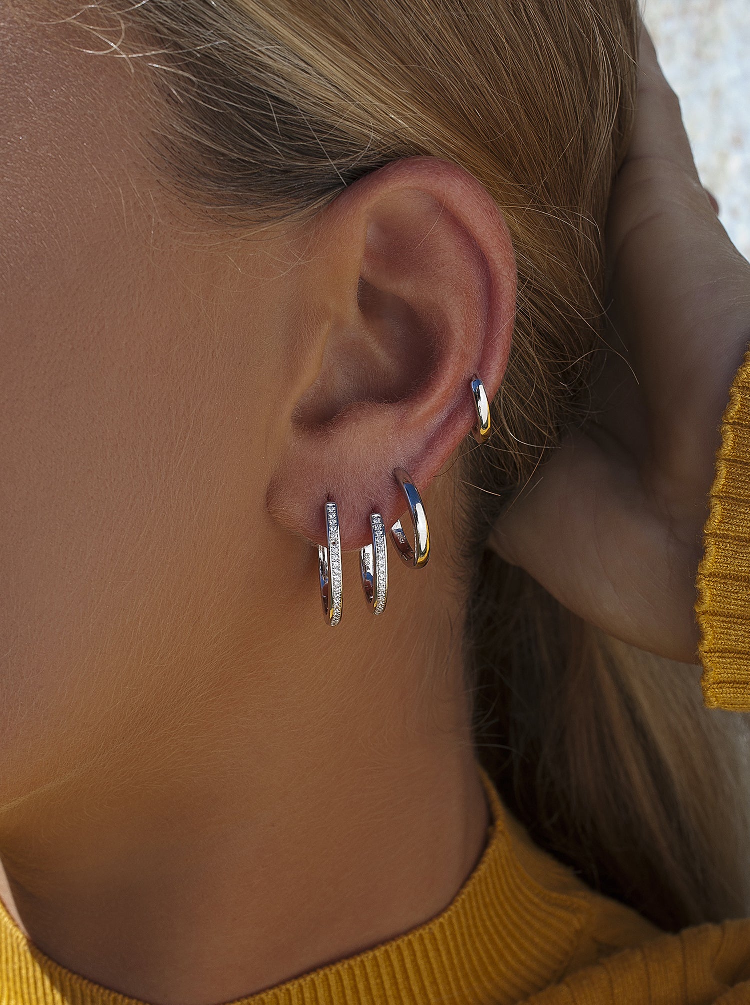Pendientes aro de plata diseño con circonitas