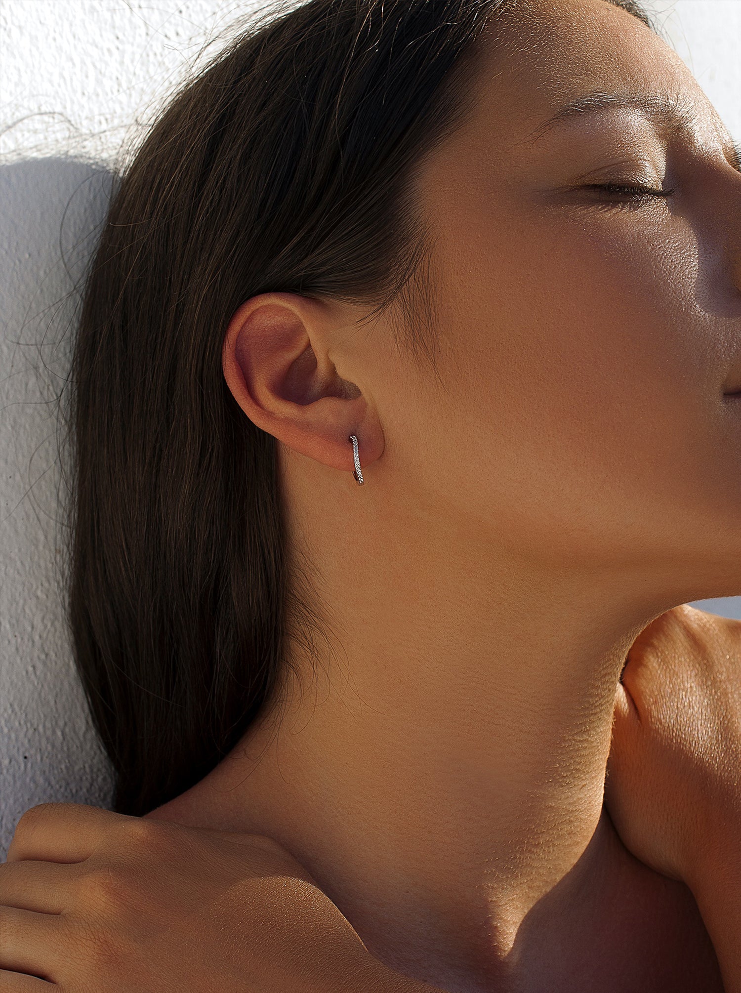 Pendientes aro pequeños diseño curvilíneo con circonitas