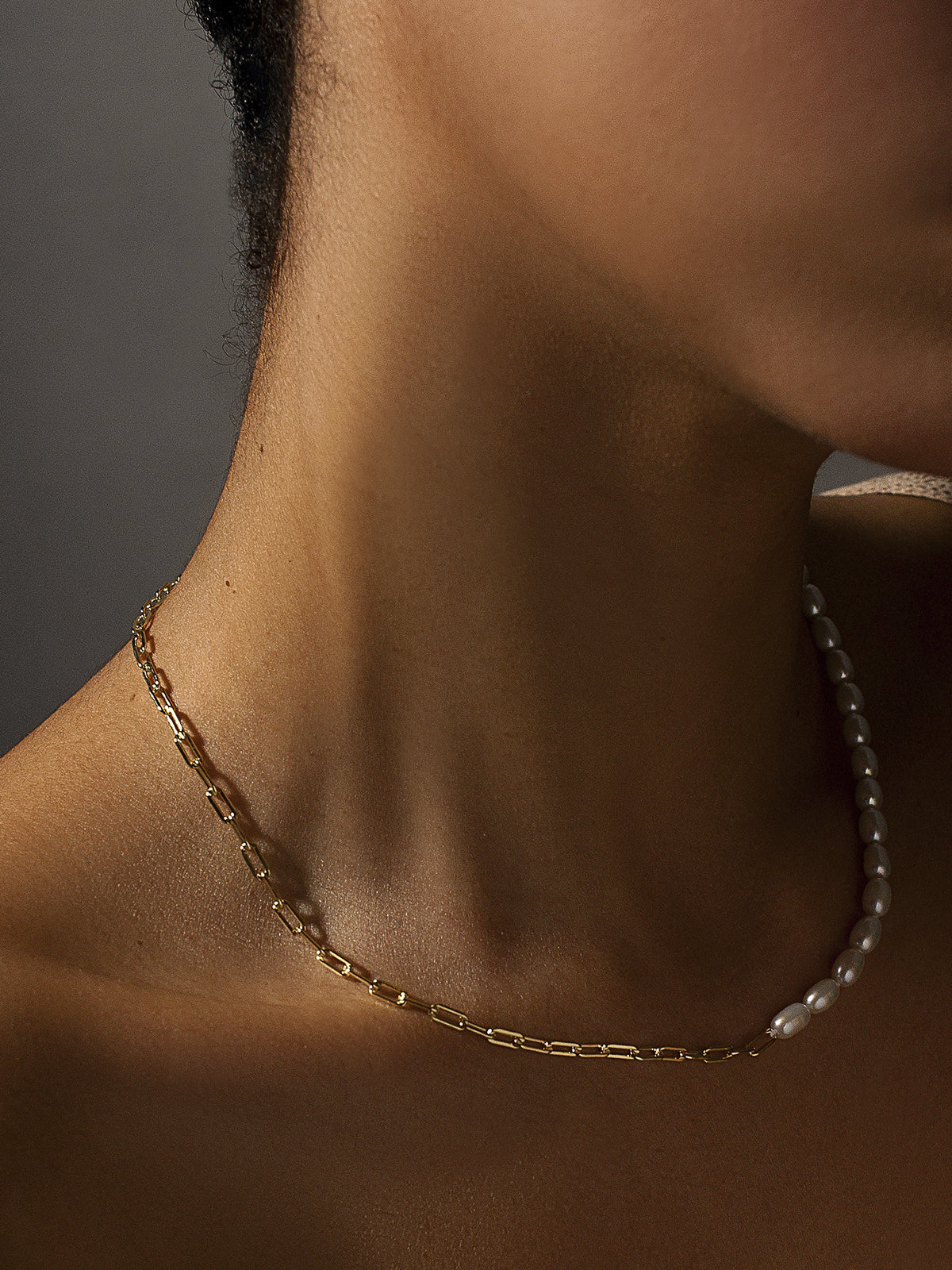 Pearl pendant with split link design