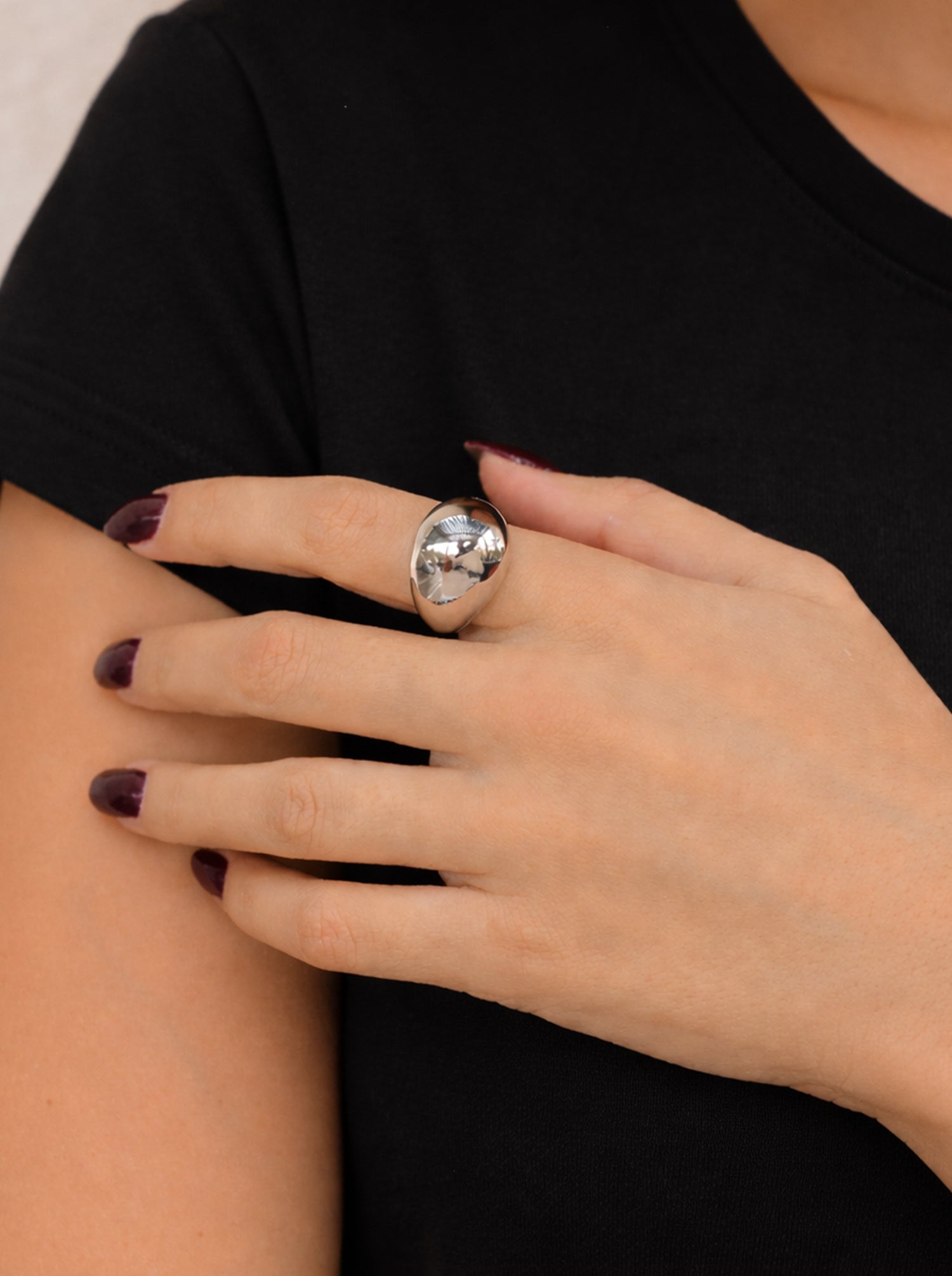 anillo grande de plata en forma de gota
