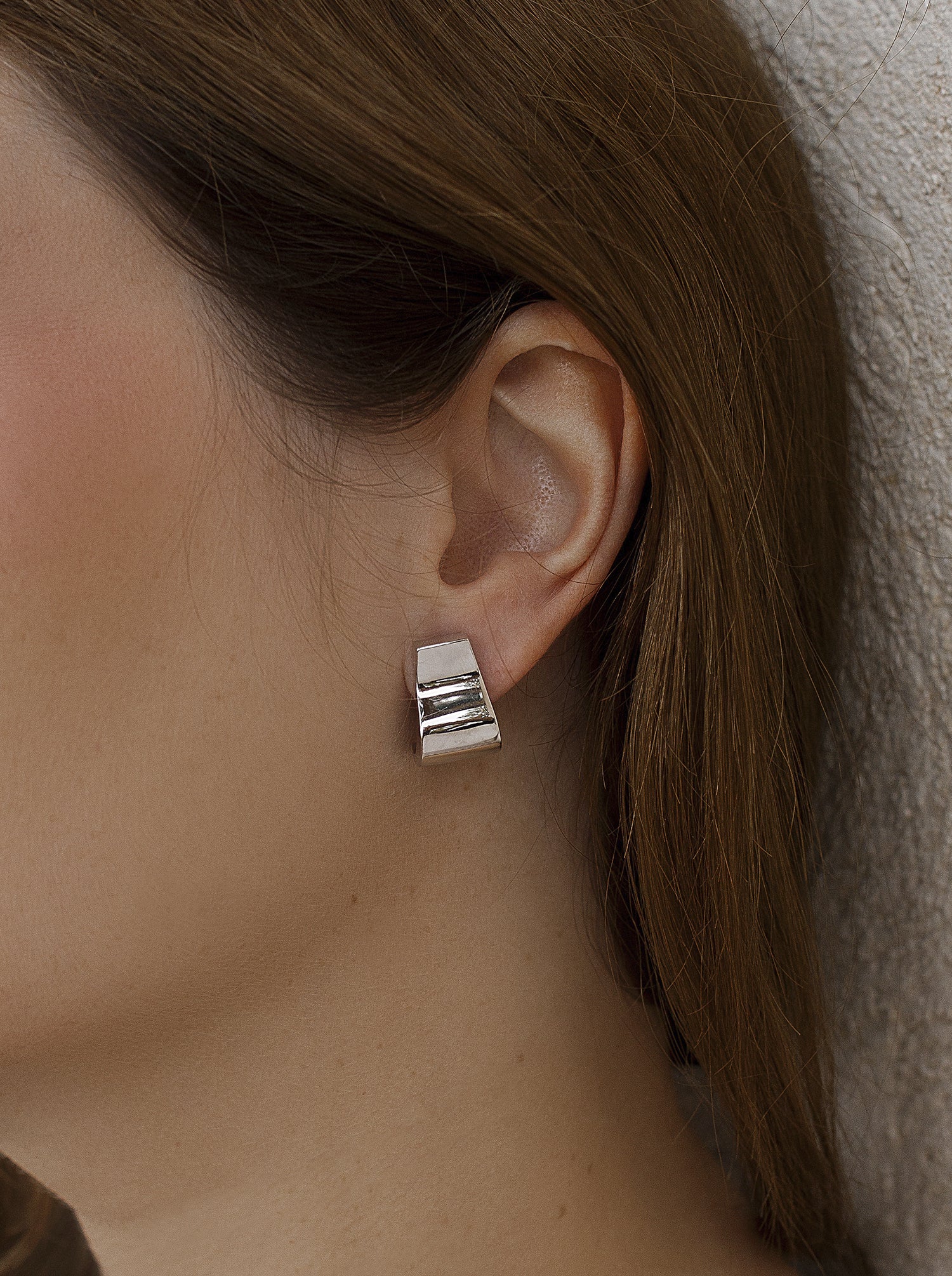 Pendientes de plata con diseño geométrico y elegante