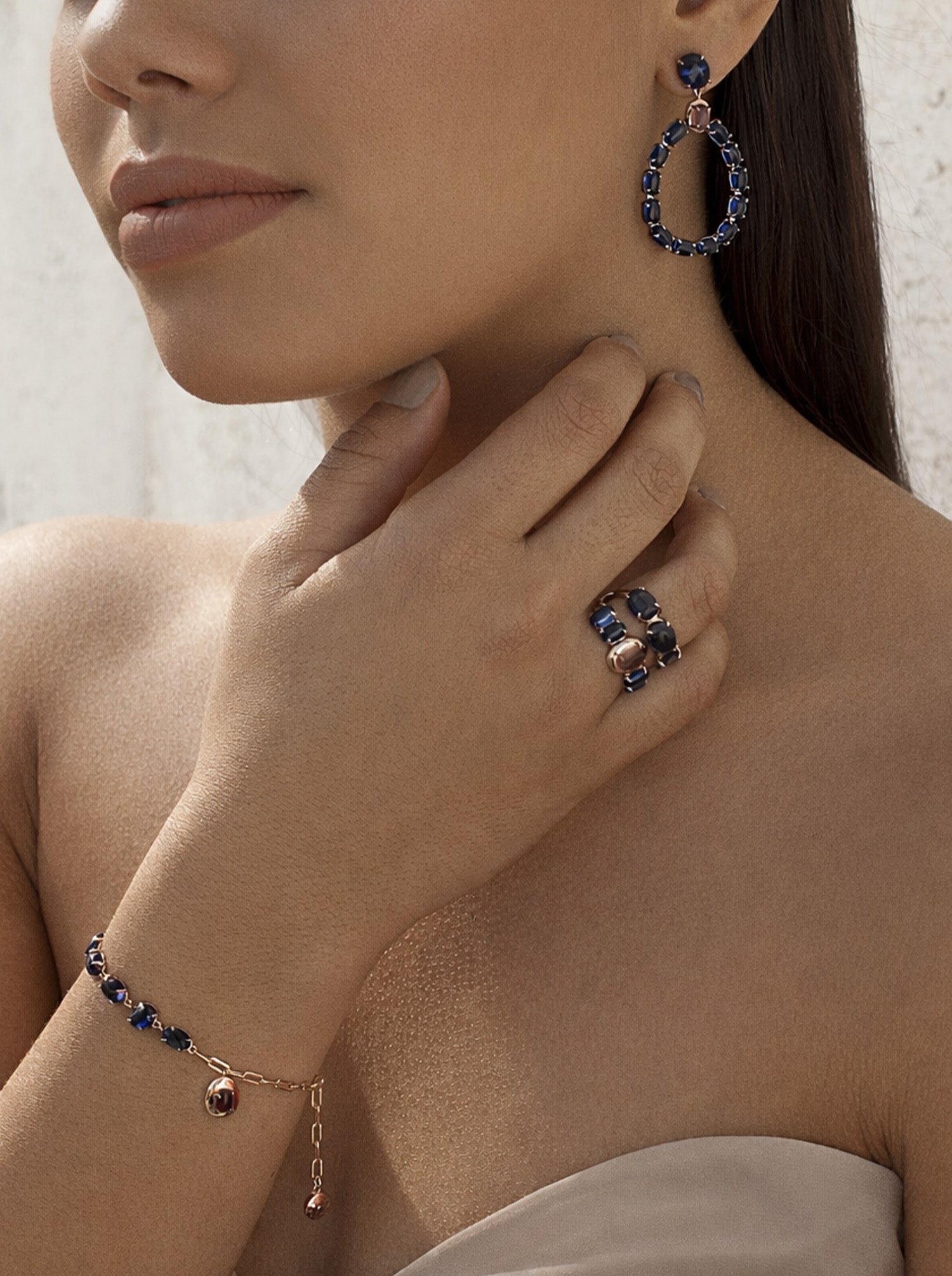 Bagues ornées d'azurite et de pierres de zircone cubique