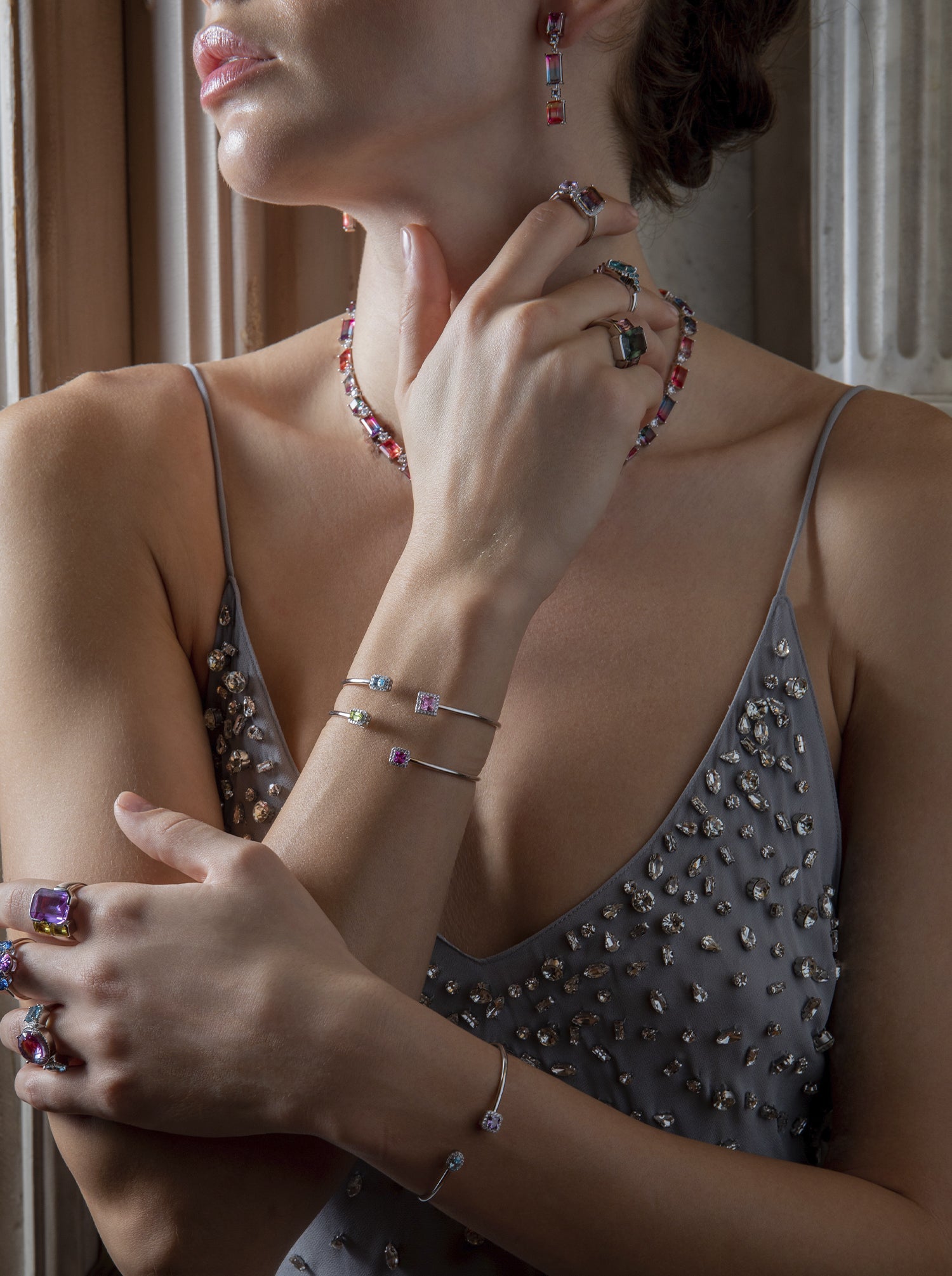 Pulsera rígida de plata con circonitas fucsia y verde