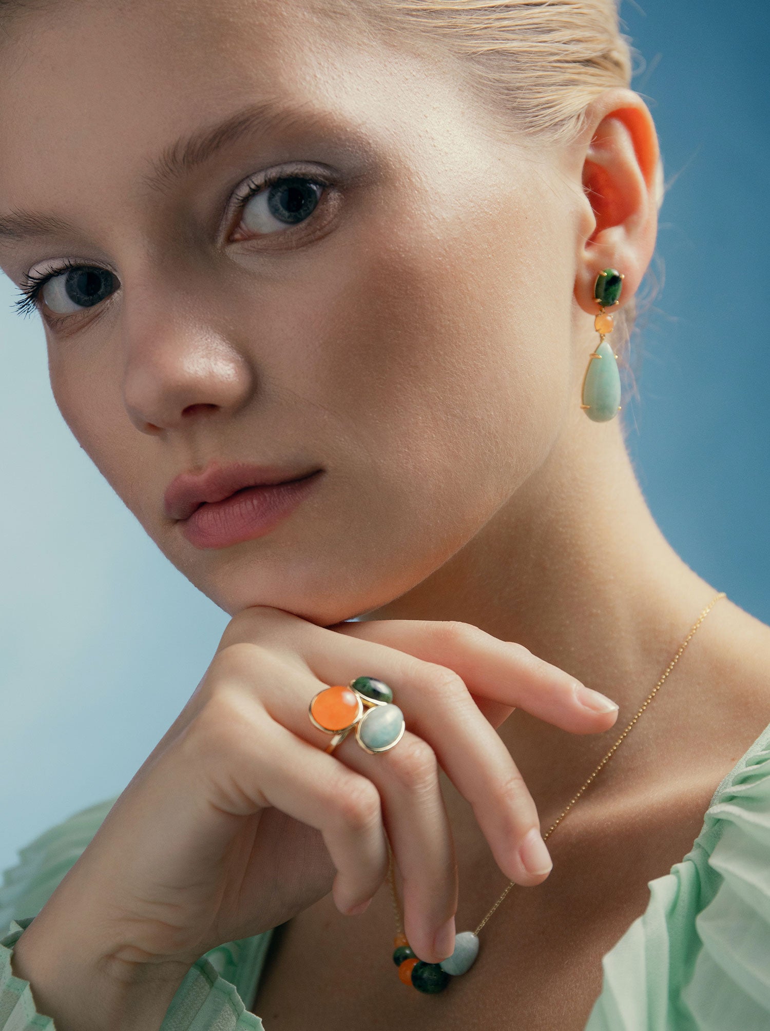 Rings with silver stones in a natural tone