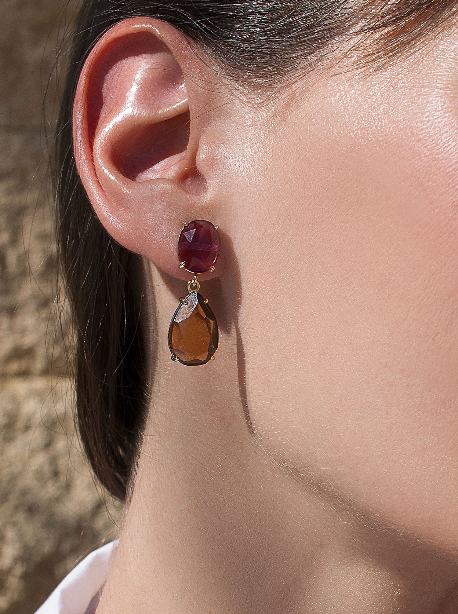 Colorful stone earrings, teardrop design, amber tone