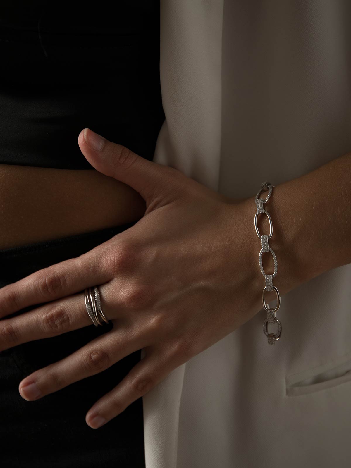 Silver link bracelet with smooth chain design