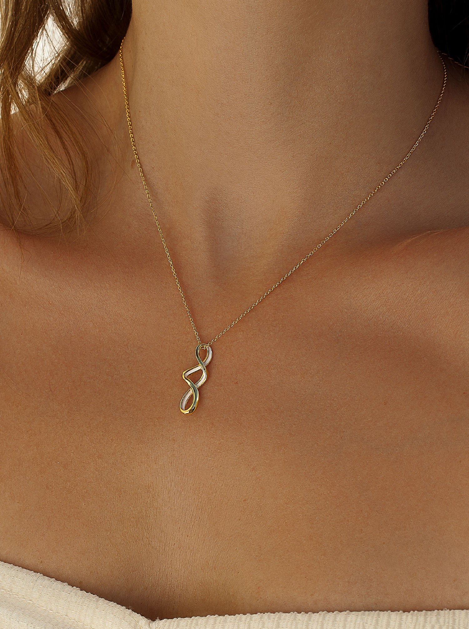 Collares plata originales con diseño curvado