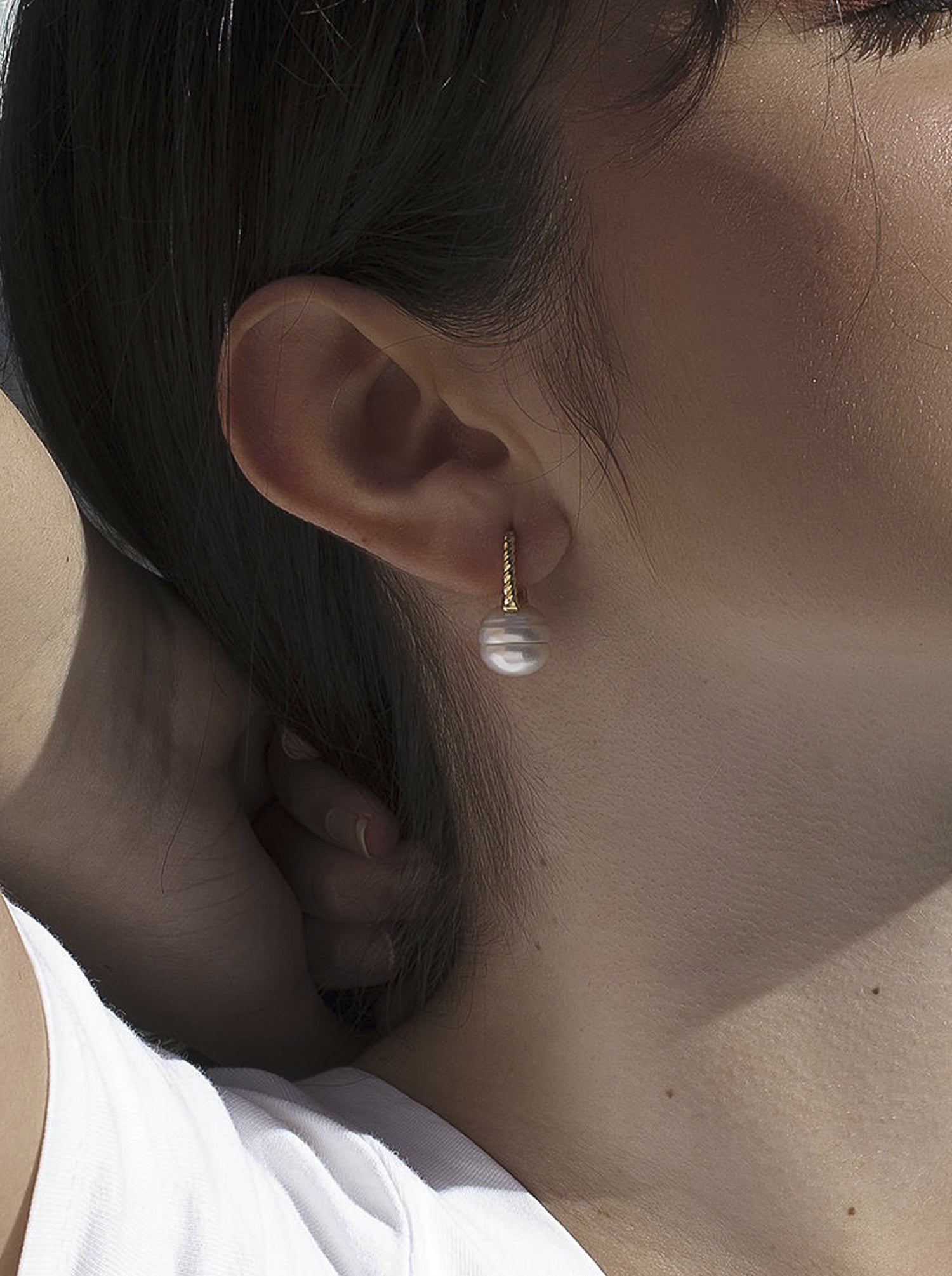 Gold-plated silver pearl earrings with a wheat design and baroque pearl