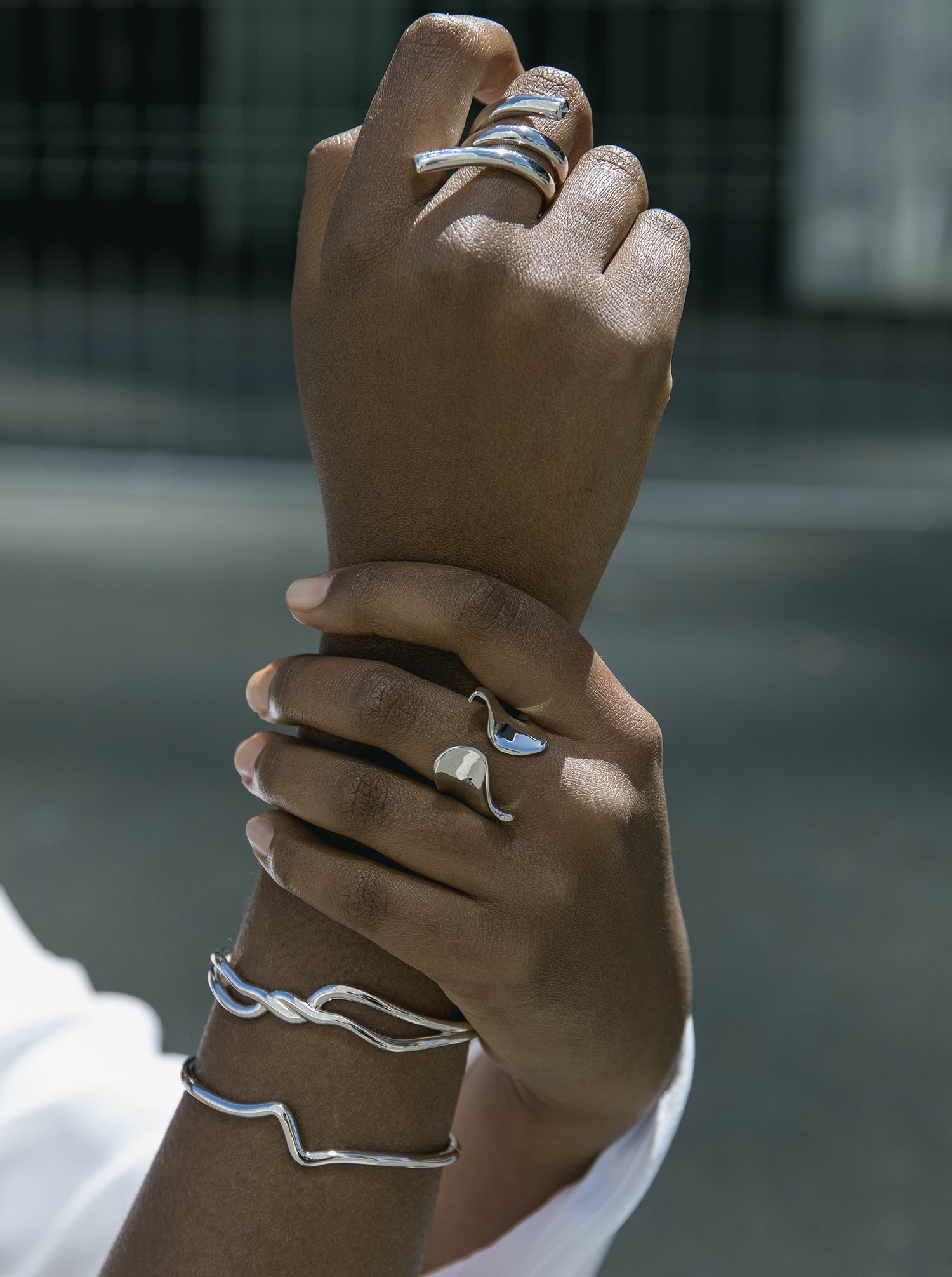 Rings with an irregular and adjustable design