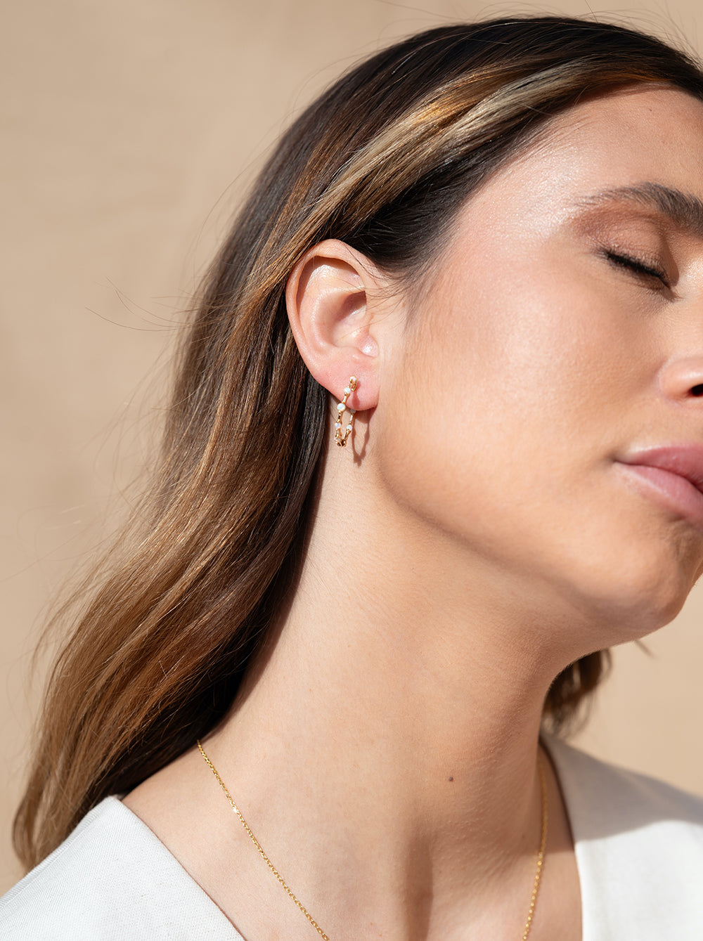 Pendientes aro de plata bañada en oro con ópalos-LINEARGENT